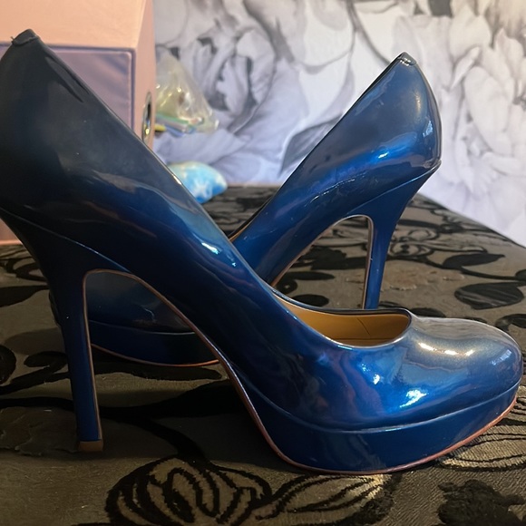 Beautiful blue heels! Joan and David worn once! Size 8 - Picture 4 of 4
